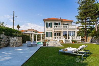 Villa di 291 m² con più di 5 locali a Diano Marina
