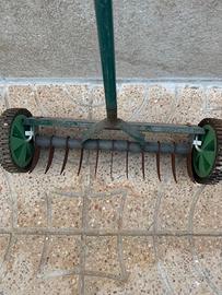 Arieggiatore a mano per prato inglese