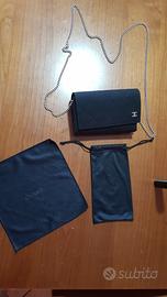astuccio  Chanel  con tracolla 