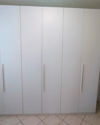 Armadio bianco 