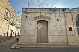 NEGOZIO A CANOSA DI PUGLIA