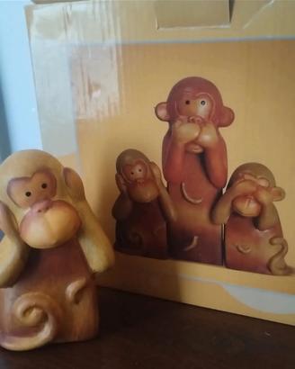 Scimmiette sagge in ceramica 