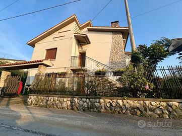 VILLA SINGOLA A SAN DORLIGO DELLA VALLE