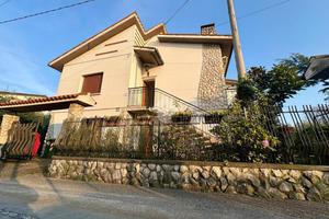 VILLA SINGOLA A SAN DORLIGO DELLA VALLE