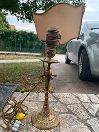 Lampada da tavolo nobiliare.