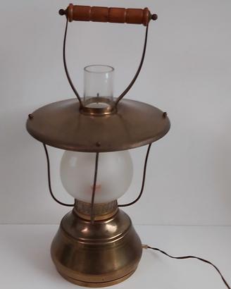 Lampada da tavolo anni 50 in ottone made Italia.