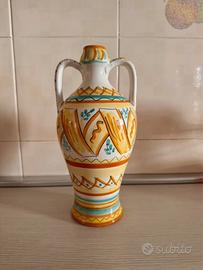 Vaso in ceramica dipinto a mano