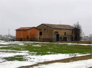 Rustico / Casale di 250 m² con più di 5 locali a S