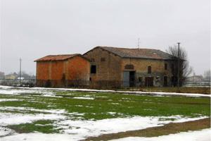 Rustico / Casale di 250 m² con più di 5 locali a S