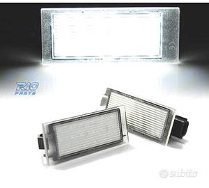 LUCI TARGA A LED RENAULT CLIO MEGANE LAGUNA TWINGO