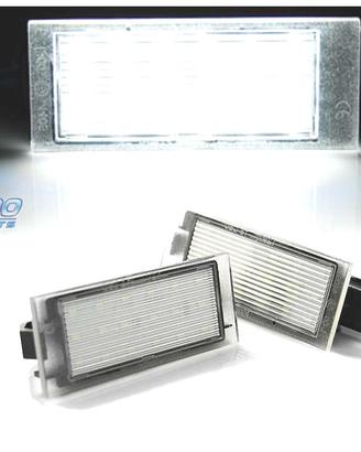LUCI TARGA A LED RENAULT CLIO MEGANE LAGUNA TWINGO
