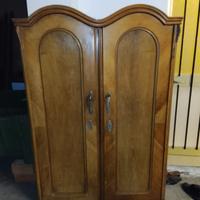 Armadio antico in legno massello stile vittoriano