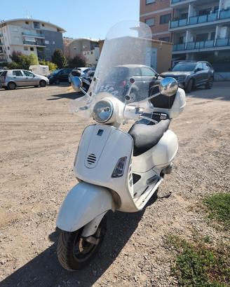 vespa 200 gt