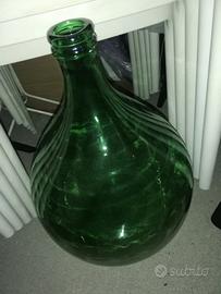 Stock tre contenitori in vetro