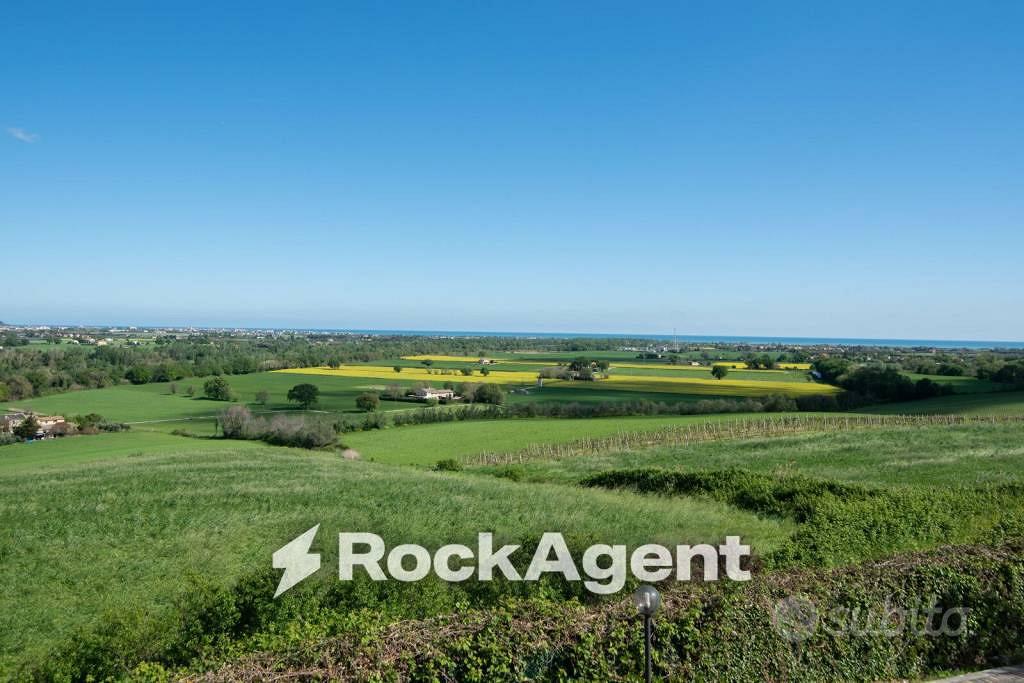 Rustico / Casale di 370 m² con 5 locali e box auto - Vista 2