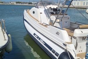 ZAR 97 Skydeck con 2 x 300 Hp Suzuki