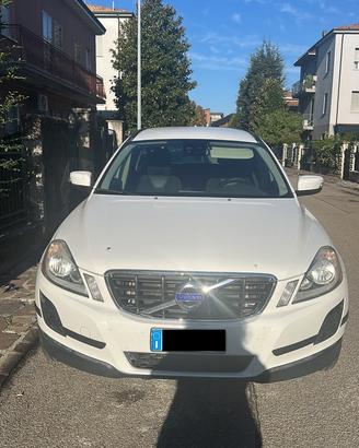Volvo XC60 Momentum – 2012 – Diesel - D3 AWD