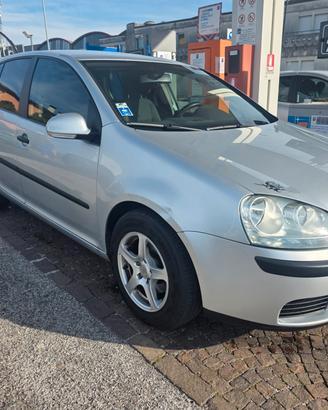 Volkswagen Golf 1.9 TDI 5p. Sportline con 381.000k