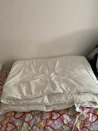 cuscino rettangolare e piumone singolo