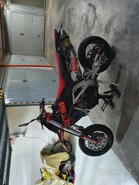 Aprilia sxv 550