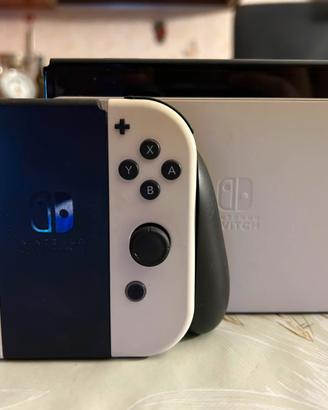 NINTENDO SWITCH OLED BIANCA
