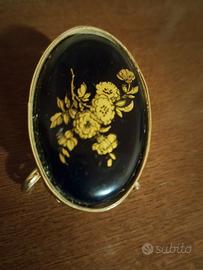 Tavolino in miniatura da collezione.