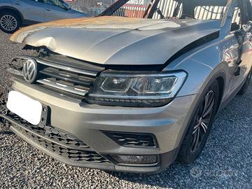 Volkswagen Tiguan anno 2017 per ricambi (2a)
