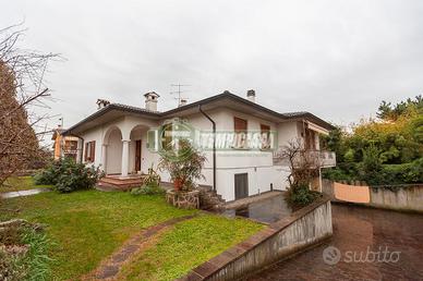 VILLA SU UN PIANO CON GIARDINO!