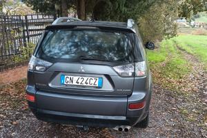 Mitsubishi Outlander 2.0 d 4x4 con gancio traino