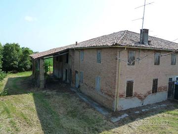 Rustico / Casale di 685 m² con più di 5 locali a S