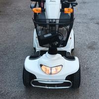 Scooter elettrico ben tenuto 