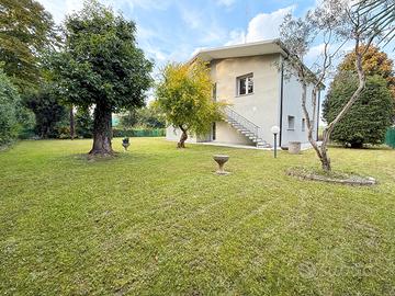 Noventa padovana - villa singola in centro paese