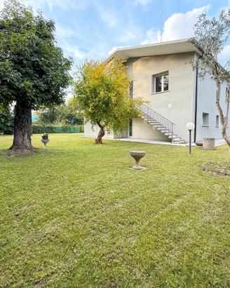 Noventa padovana - villa singola in centro paese