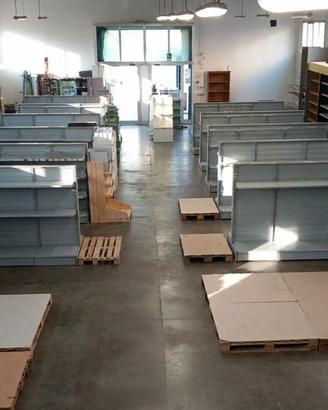 scaffalature metalliche  commerciali modulari