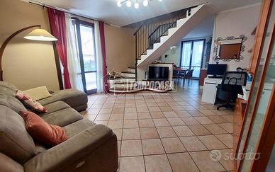 APPARTAMENTO SU DUE LIVELLI CON BOX