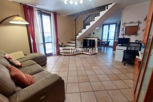 APPARTAMENTO SU DUE LIVELLI CON BOX