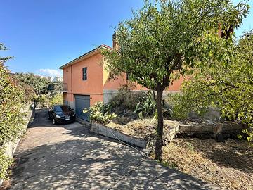 Ognina villa singola unico livello terreno garage