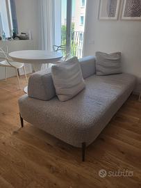 Divano moderno di design 