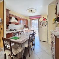 VILLA A SCHIERA A ORTA DI ATELLA