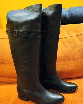 Stivali sopra il ginocchio tacco basso 