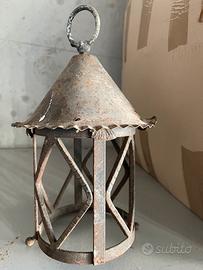 Vecchi lampadari e lanterne