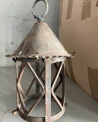 Vecchi lampadari e lanterne