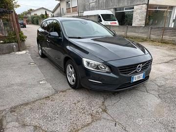 VOLVO V60 D2 Geartronic Momentum