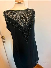 Abito nero sartoriale con ricamo in perline