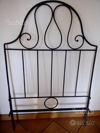 Oggetti antichi + testata letto in ferro battuto