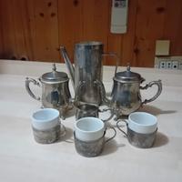 Servizio antico in metallo argentato.