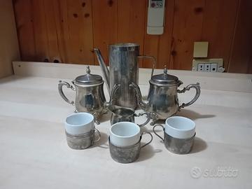 Servizio antico in metallo argentato.