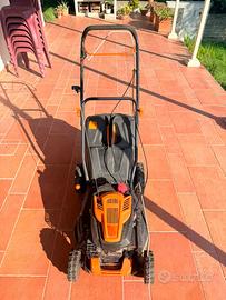Tagliaerba a scoppio semovente