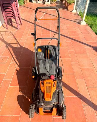 Tagliaerba a scoppio semovente