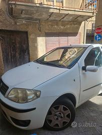 Automobile fiat punto 13 multijet